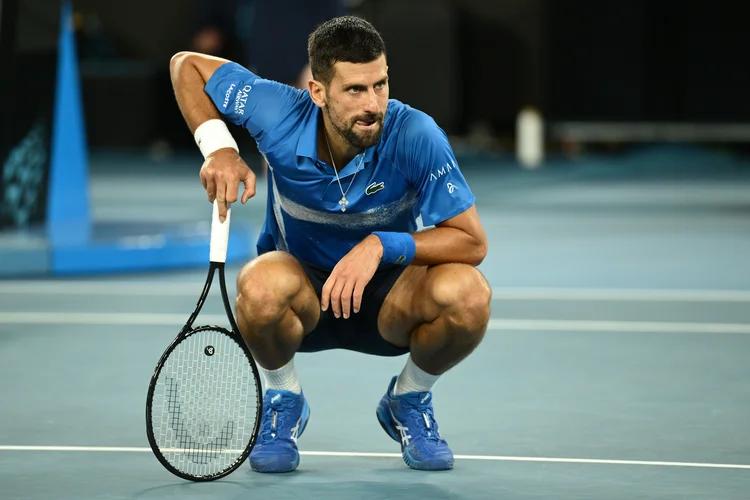 Djokovic se despede do Australian Open com lesão  (Hannah Peters/Getty Images)