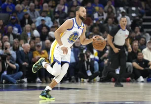 Imagem referente à matéria: Stephen Curry supera LeBron James e se torna líder em vendas da NBA no Brasil; veja ranking