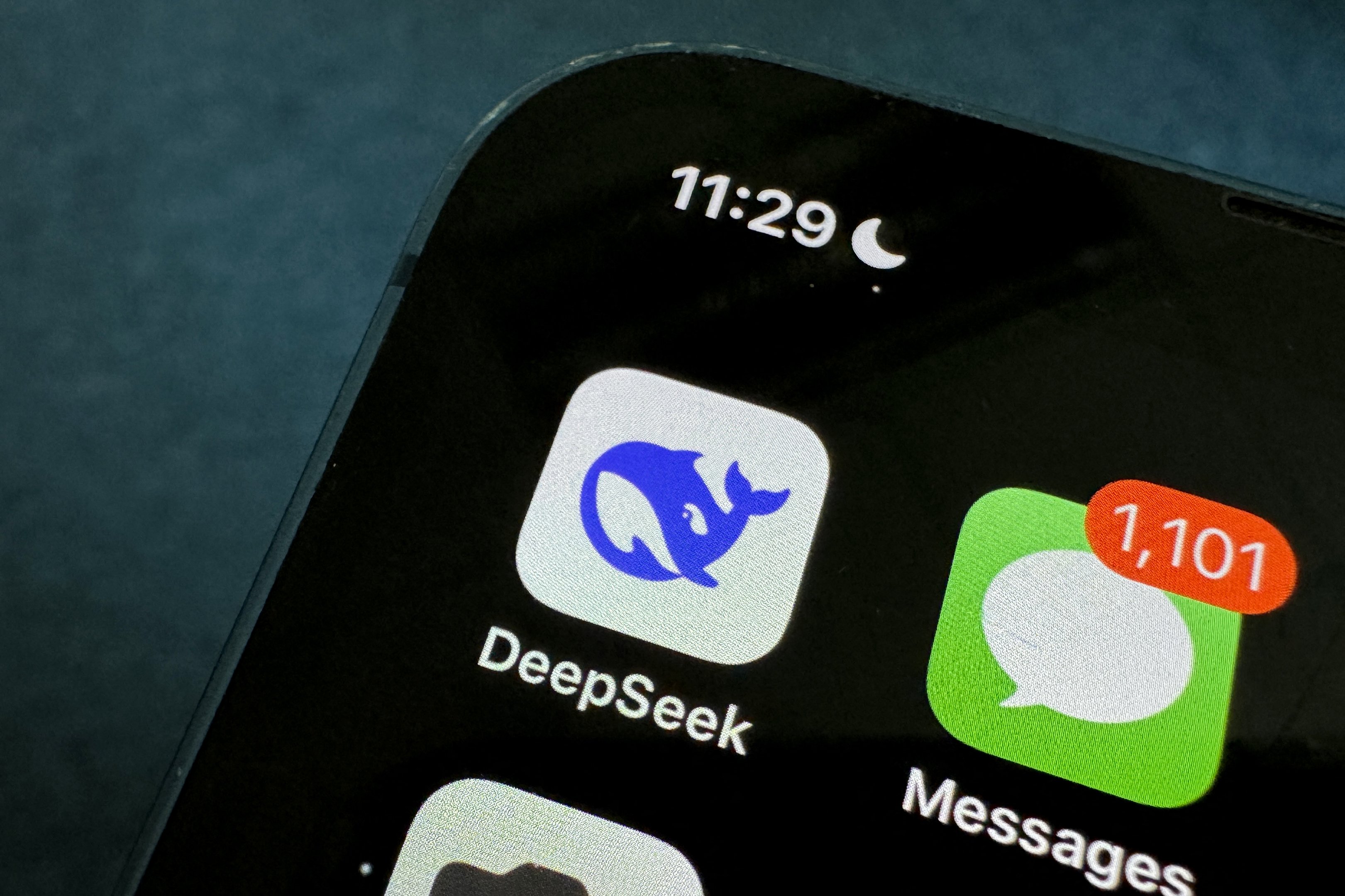 DeepSeek envia dados de usuários para China, segundo política de privacidade do app