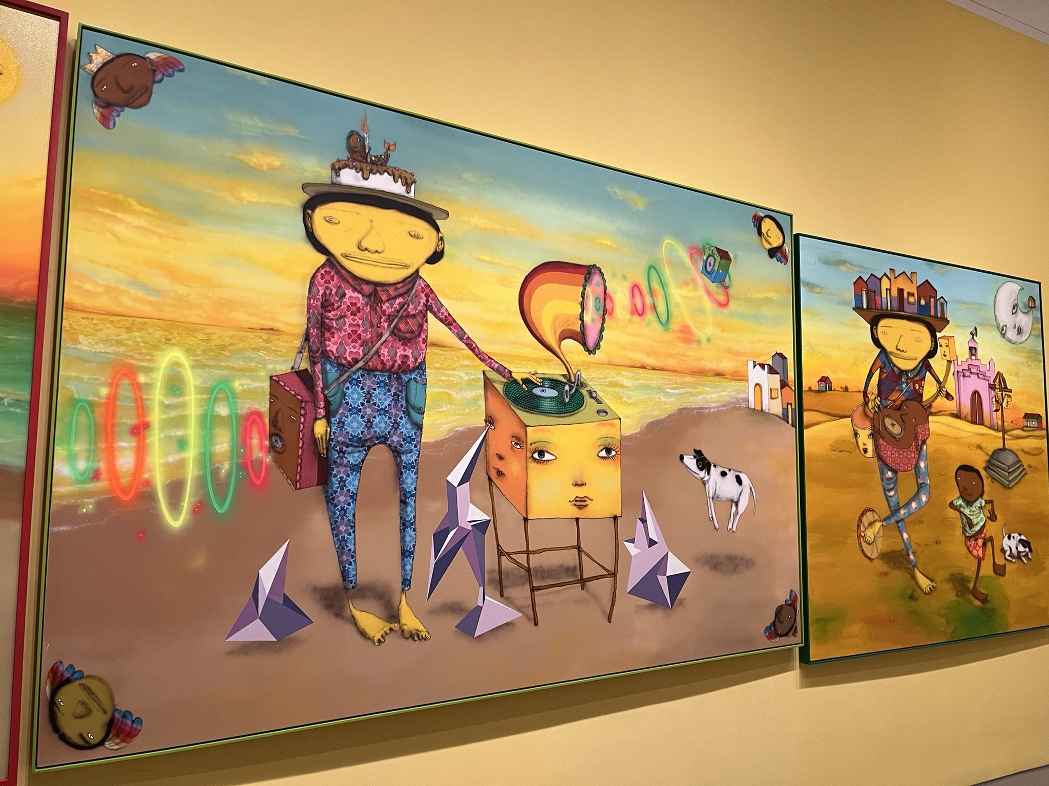 Obras na exposição Os Gêmeos: Endless Story, em cartaz no museu Hirshhorn, em Washington