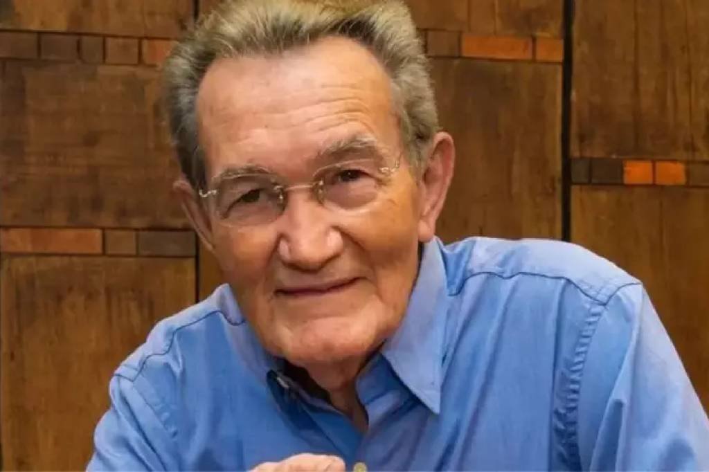 Léo Batista, locutor esportivo da Globo, é internado em estado grave