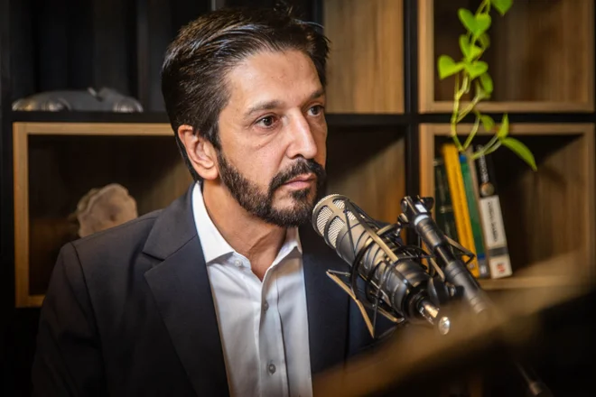 Rolou um bafafá: o Nunes tá defendendo a candidatura do Bolsonaro em 2026!  Ele disse que o Bolsonaro deveria disputar a eleição e deixar o povo decidir.
