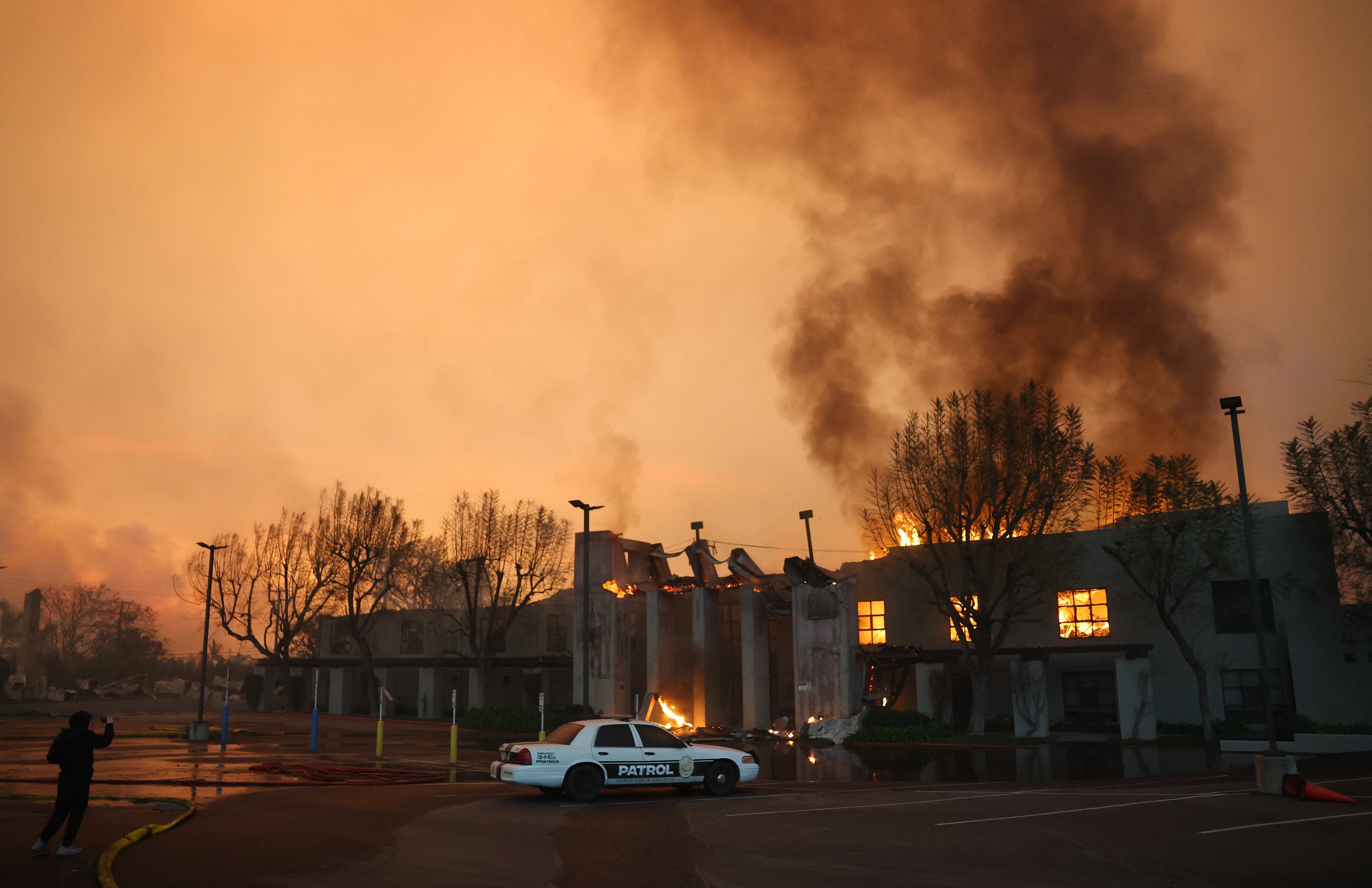 PASADENA, CALIFORNIA - JANUARY 08: The Pasadena Jewish Temple &amp; Center burns shortly after sunrise during the Eaton Fire on January 08, 2025 in Pasadena, California. Over 1,000 structures have burned, with two people dead, in wildfires fueled by intense Santa Ana Winds across L.A. County.   Mario Tama/Getty Images/AFP (Photo by MARIO TAMA / GETTY IMAGES NORTH AMERICA / Getty Images via AFP)