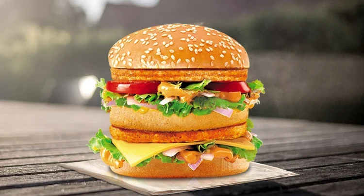 Na Índia, McDonald's oferece versão de frango empanado do Big Mac (McDonald's Blog India/Reprodução)