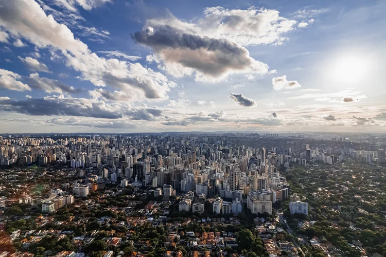 Sao Paulo from a great height. High quality photo (envato/Divulgação)