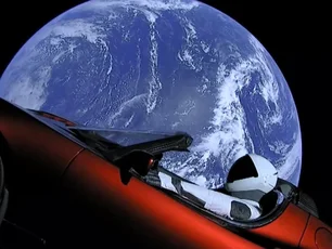 Imagem referente à matéria: Novo asteroide? Cientistas descobrem objeto estranho no espaço — e era 'só' o carro de Elon Musk