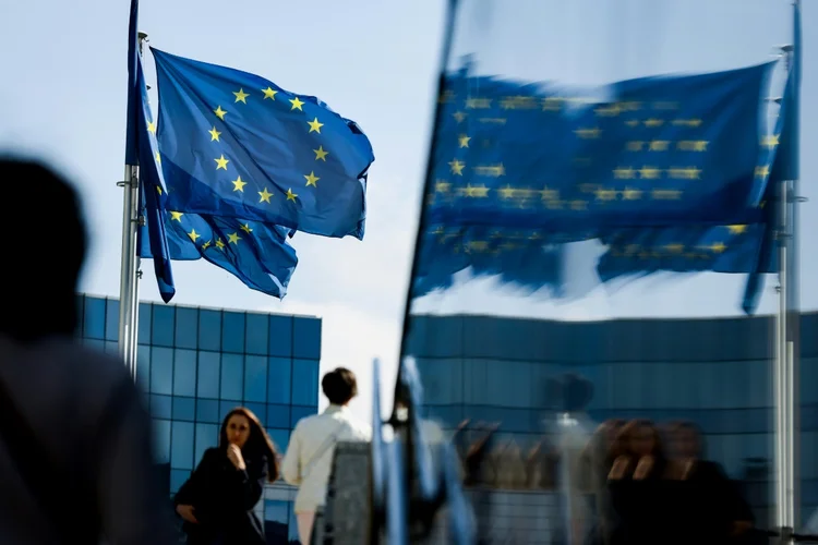 Comissário da UE, Maros Sefcovic, alerta sobre retaliação caso EUA imponham tarifas unilaterais (AFP)