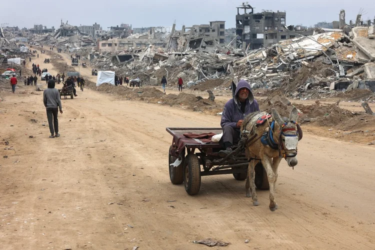 Destroços em Jabalia, no norte de Gaza, em 5 de fevereiro de 2025 (Omar Al-Qattaa/AFP)