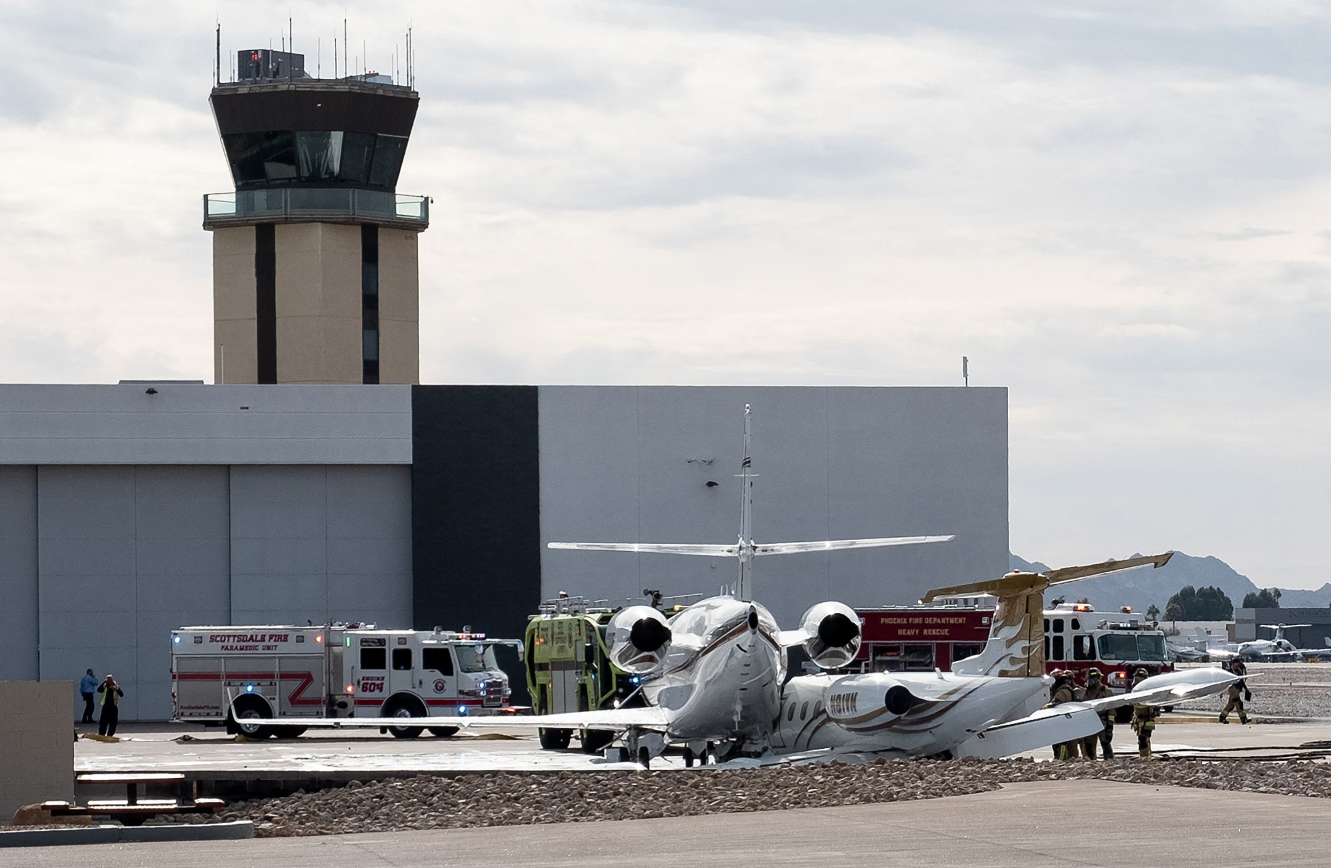 Jato executivo derrapa e colide com avião em aeroporto dos EUA; 1 pessoa morre