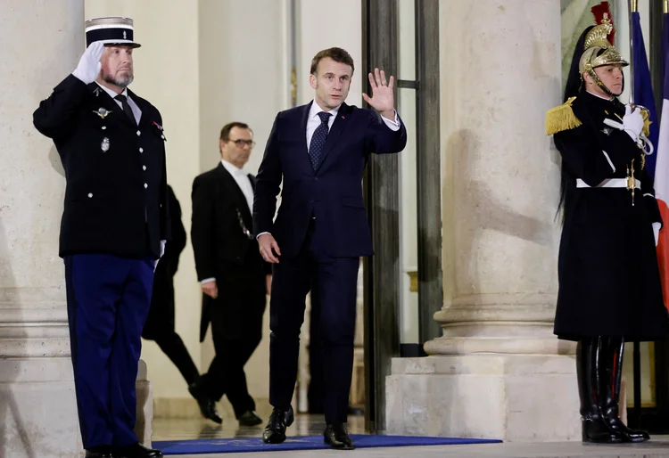 Presidente da França, Emmanuel Macron, após encontro de emergência de líderes europeus em Paris  (AFP)