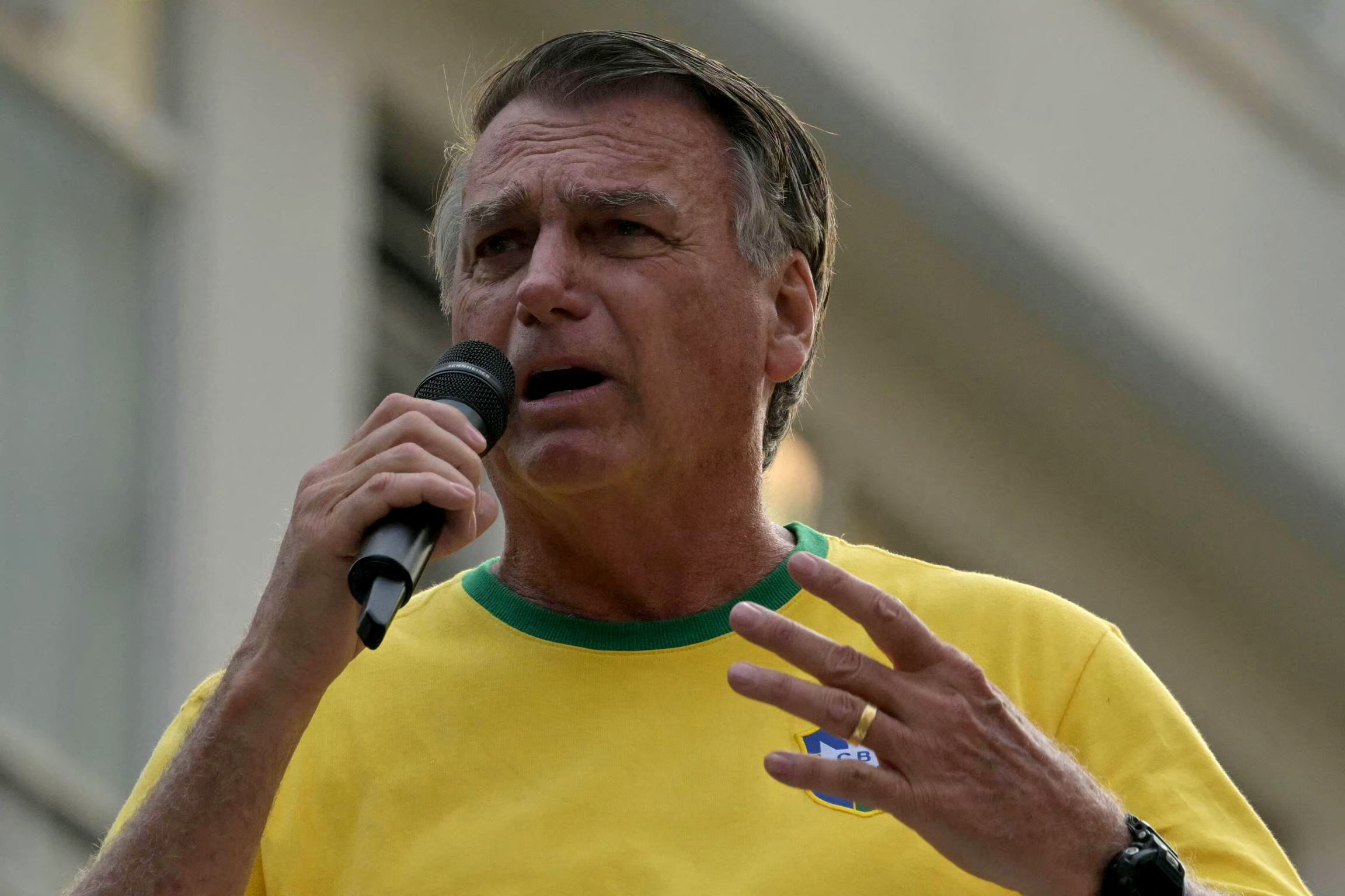 Em Copacabana, Bolsonaro se defende sobre golpe e diz ter apoio de Kassab para aprovar anistia