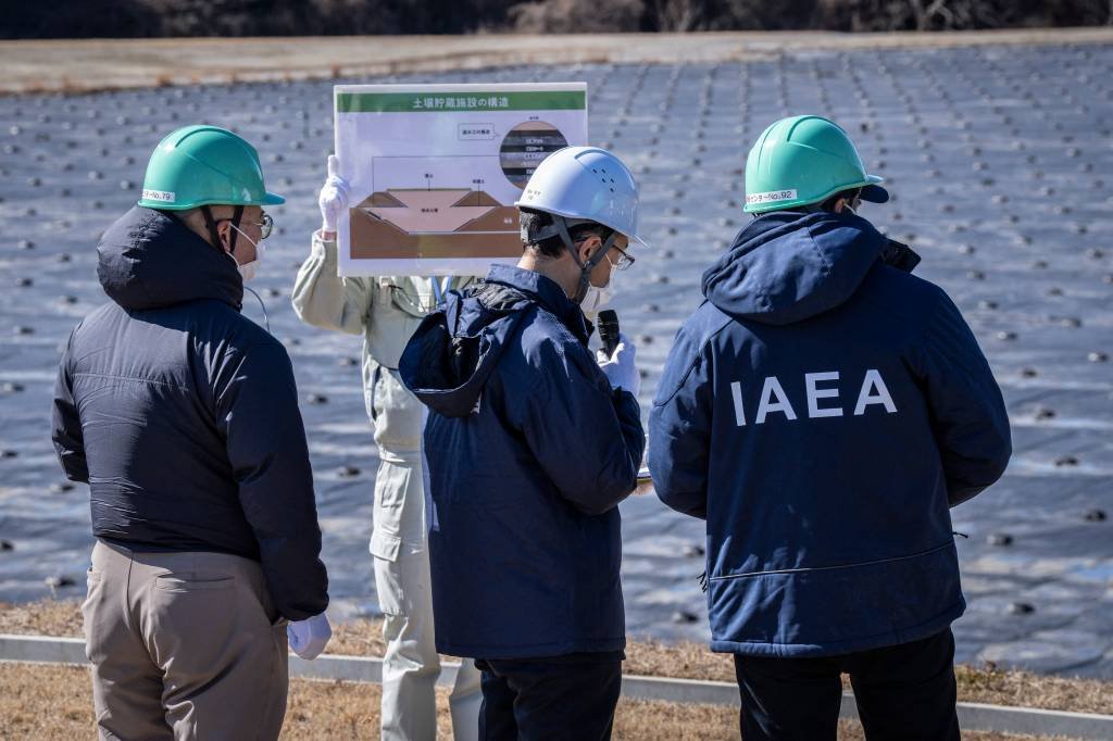 Agência de Energia Atômica visita Fukushima no momento em que Japão retoma energia nuclear