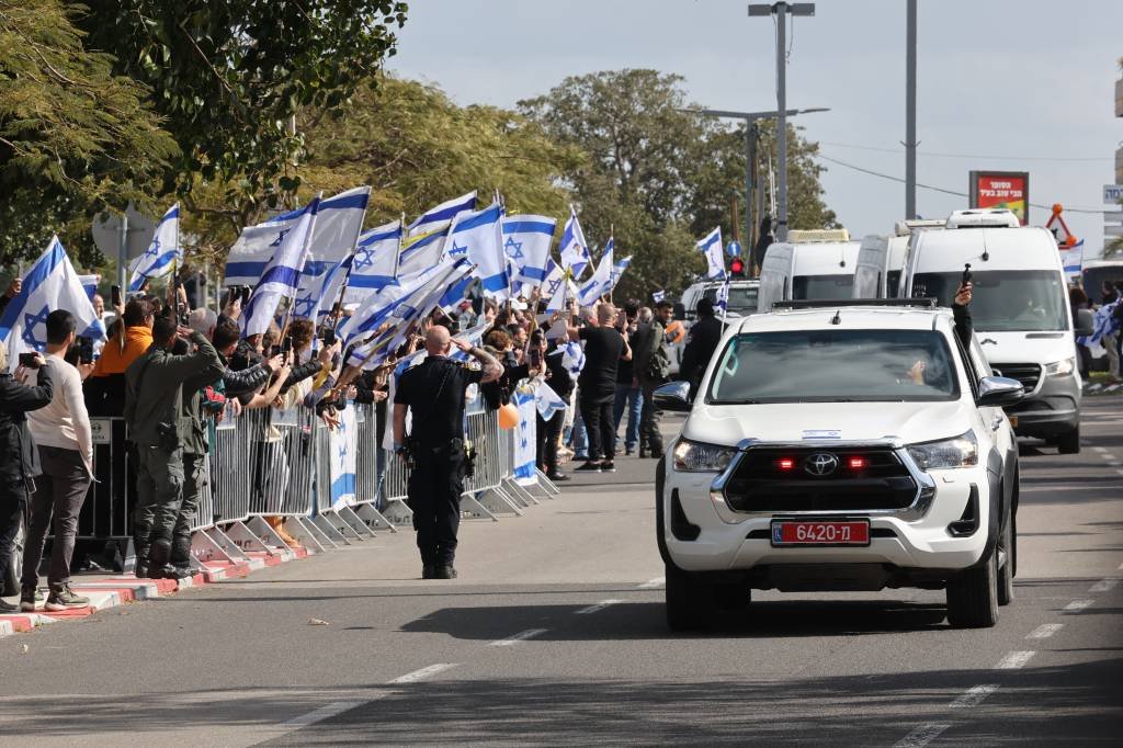 Israel libertará 602 prisioneiros palestinos em troca de reféns amanhã