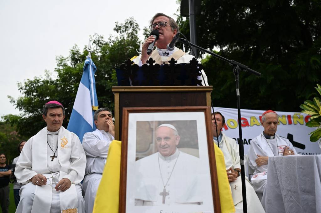 Papa Francisco 'descansou bem' durante a noite, afirma Vaticano