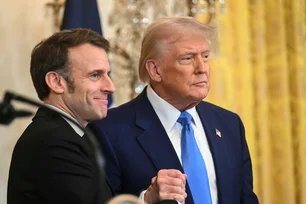 Imagem referente à matéria: Ao lado de Macron, Trump diz que guerra na Ucrânia pode terminar 'em questão de semanas'