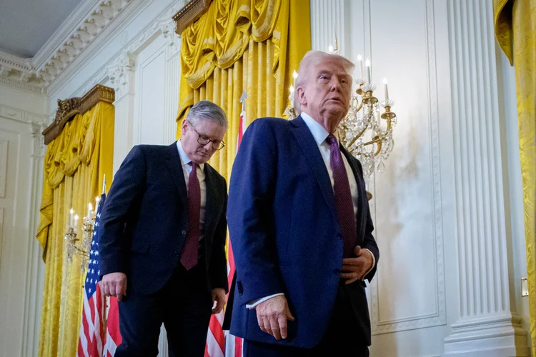 Trump e Starmer discutem segurança da Ucrânia em reunião na Casa Branca