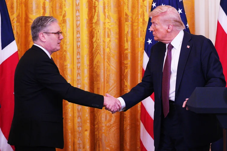 Presidente dos EUA, Donald Trump e o premier britânico, Keir Starmer, na Casa Branca (AFP)