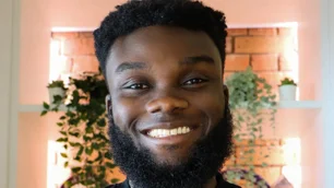 Imagem referente à matéria: Jovem de origem humilde fatura milhões com venda de empresa de marketing