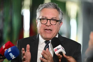 Imagem referente à matéria: Padilha reage após EUA revogar vistos de nomes do Mais Médicos: 'Não nos curvaremos'