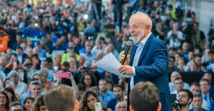Imagem referente à matéria: Desaprovação de Lula cresce e chega a 53%, diz pesquisa AtlasIntel