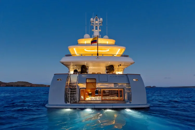 Iate de luxo da Aqua Expeditions: cruzeiros em lugares paradisíacos.  (Divulgação/Divulgação)