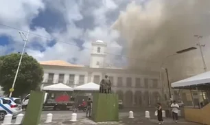 Imagem referente à matéria: Incêndio atinge Câmara Municipal de Salvador e prédio é evacuado