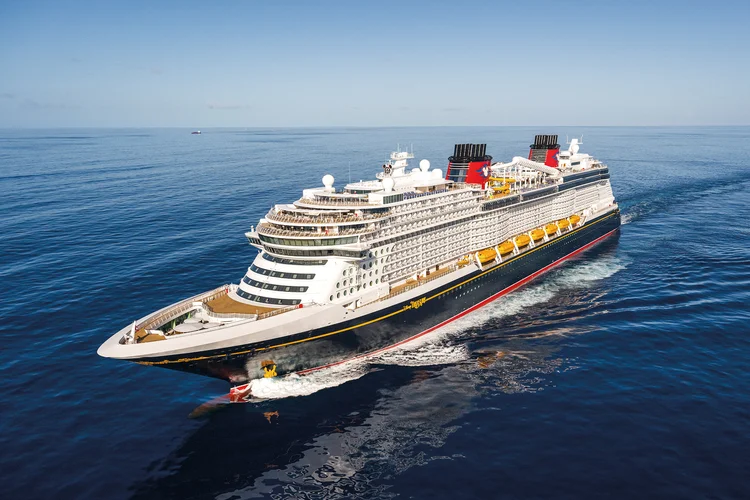 Disney Treasure, último navio lançado pela empresa, no fim do ano passado: até 2031, a divisão de cruzeiros da companhia passará de cinco para 13 navios (Kent Phillips/Divulgação)