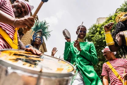 Imagem referente à reportagem especial Do barzinho ao bilhão: o hit do carnaval pode ser um pagode? Gênero cresceu 32% desde 2022