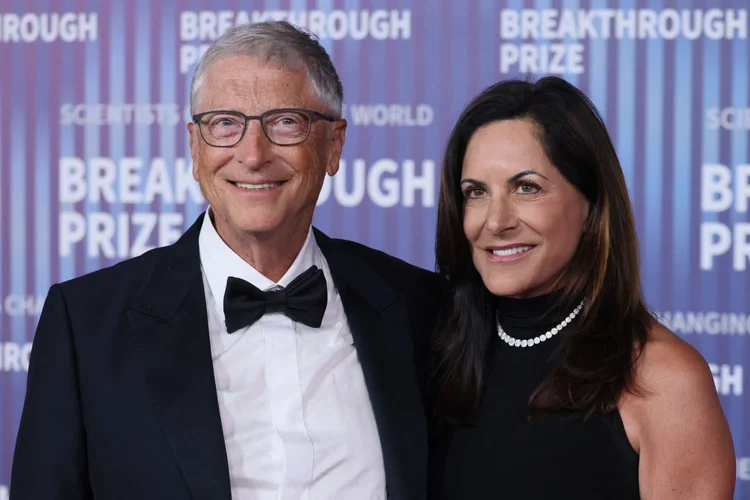 Bill Gates e Paula Hurd (ETIENNE LAURENT/AFP/Getty Images)