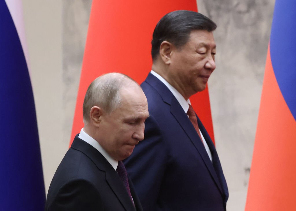 Xi Jinping conversa com Putin por telefone e diz que país vê 'esforços positivos' para fim da guerra