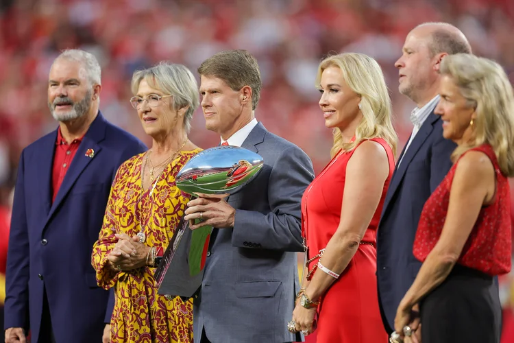 Clark Hunt, CEO do Kansas City Chiefs e sua família: dinastia Hunt é uma das mais ricas dos EUA (David Eulitt/Getty Images)