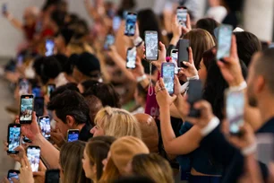 Imagem referente à matéria: Tarifas de Trump podem deixar celulares do Brasil mais caros