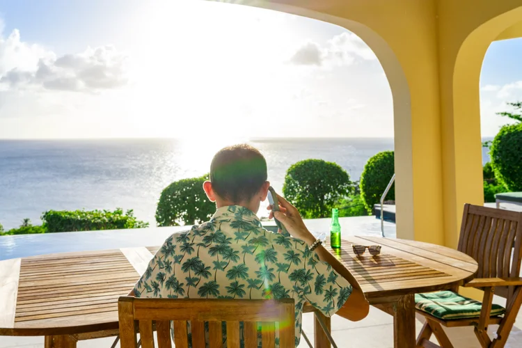 Empresas estão voltando para o regime de trabalho presencial , mas ainda restam algumas que apostam no trabalho 100% home office  (Roberto Moiola / Sysaworld/Getty Images)