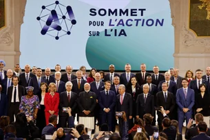 No IA Summit de Paris, a IA ganha ares positivos e debate sobre riscos fica de lado