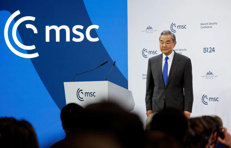 O ministro das Relações Exteriores chinês, Wang Yi, participa da 61ª Conferência de Segurança de Munique (MSC), em Munique, sul da Alemanha, em 14 de fevereiro de 2025. (Foto de Michaela STACHE / AFP) (Foto de MICHAELA STACHE/AFP via Getty Images) (MICHAELA STACHE/AFP/Getty Images)