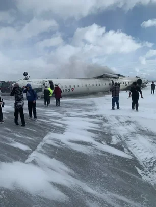 Imagem referente à matéria: Avião da Delta se acidenta e 'capota' durante pouso em Toronto