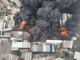 Imagem referente à matéria: Incêndio atinge fábrica de óleo da Moove no Rio de Janeiro