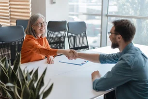 Imagem referente à matéria: Ageless: o combate ao turnover e como empresas usam a diversidade etária para reter talentos