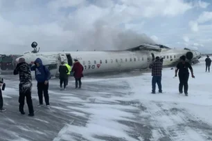 Imagem referente à matéria: Avião da Delta se acidenta e 'capota' durante pouso em Toronto; veja vídeo