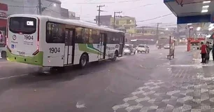 Imagem referente à matéria: Defesa Civil envia 'alerta severo' de alagamento em SP; capital tem quase 700 km de trânsito