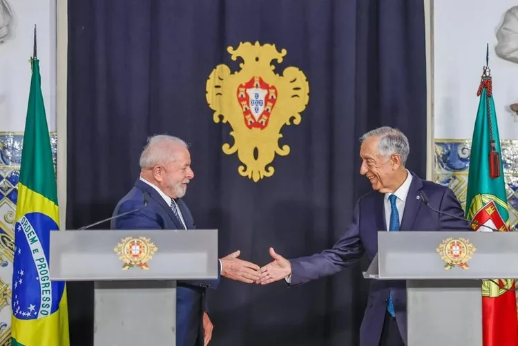 Lula cumprimenta o presidente de Portugal, Marcelo Rebelo de Sousa ( Ricardo Stuckert/PR)