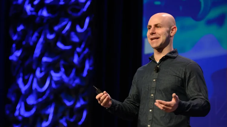 Adam Grant é psicólogo organizacional em Wharton. (Jim Bennett/CNBC)