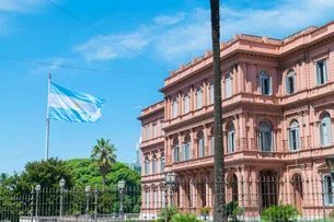 Crédito imobiliário dispara na Argentina com queda da inflação