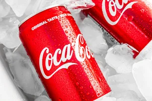 Imagem referente à matéria: Coca-Cola sinaliza aumento de uso de plástico nos EUA por tarifas sobre alumínio