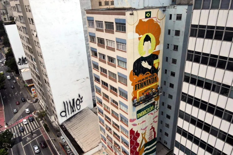 Claro e Max criam mural em São Paulo para celebrar a arte brasileira e homenagear Fernanda Torres  (Divulgação)