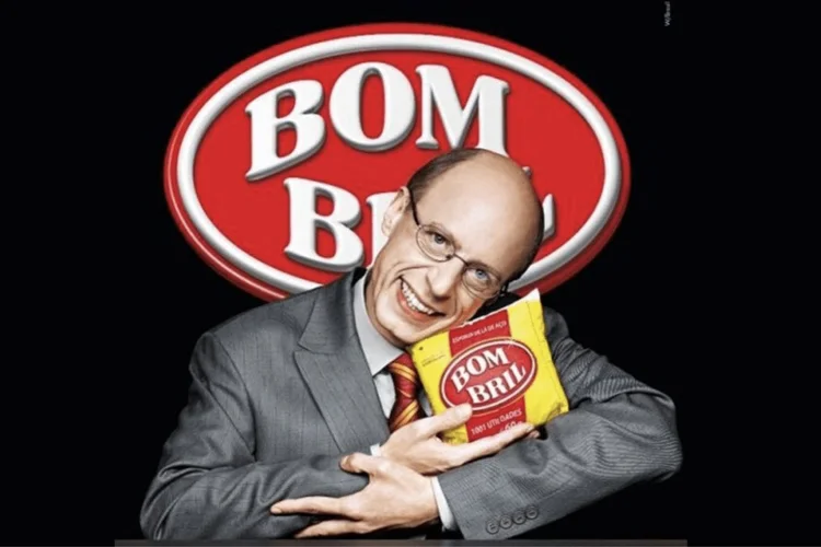 Carlos Moreno como Garoto Bombril, protagonista da campanha publicitária de maior longevidade do Brasil, que consolidou a marca como sinônimo da categoria de esponjas de aço (Reprodução)