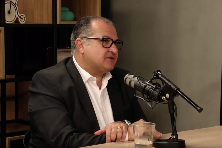 Em seu terceiro episódio, o EXAME Infra recebe George Santoro, secretário executivo do Ministério dos Transportes, para falar sobre o pipeline de investimentos deste ano do governo federal em rodovias e ferrovias (Exame Infra/YouTube)