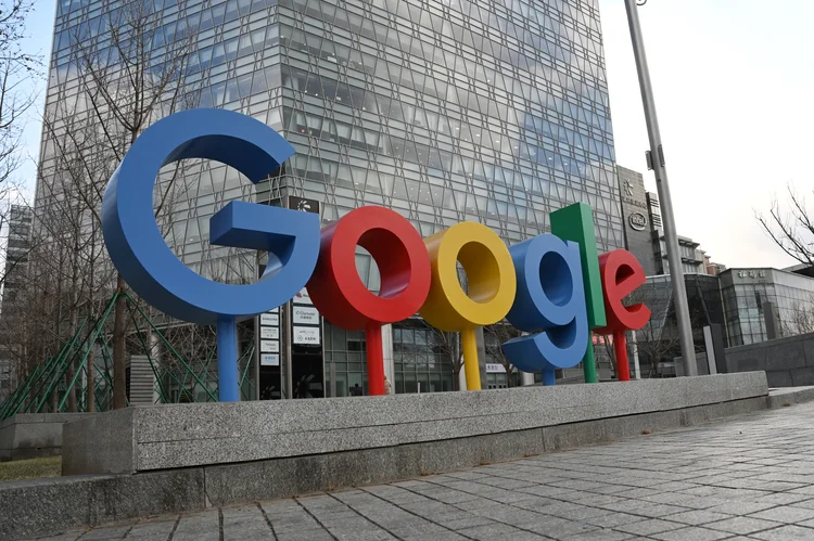 Google: em 2020, empresa estabeleceu uma meta de aumentar em 30% a presença de funcionários negros, latinos e indígenas em cargos de liderança (Greg Baker/AFP)