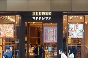 Imagem referente à matéria: Hermès se aproxima da LVMH após ultrapassar 300 bilhões de euros em valor de mercado