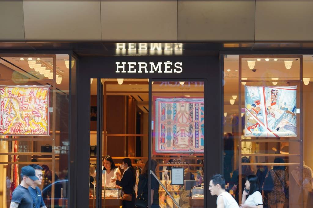 Hermès se aproxima da LVMH após ultrapassar 300 bilhões de euros em valor de mercado